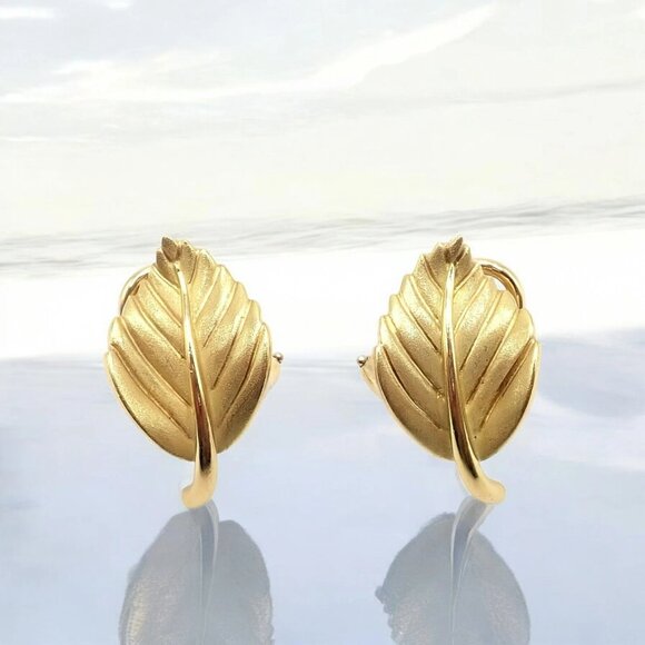 Vintage! Authentic Tiffany & Co Leaf 18k Yellow Gold Earrings 2003 - Picture 2 of 10